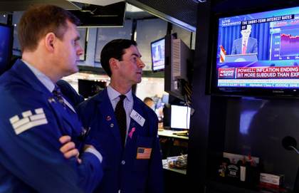 Wall Street termina la semana en rojo y el Dow Jones entra en territorio de corrección