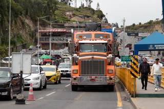 Petro afirma que está dispuesto a retirar los aranceles a los productos ecuatorianos
