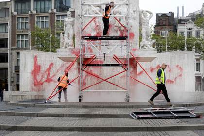 Una pintada de "genocidio" vandaliza un monumento en Ámsterdam en día de recuerdo a caídos