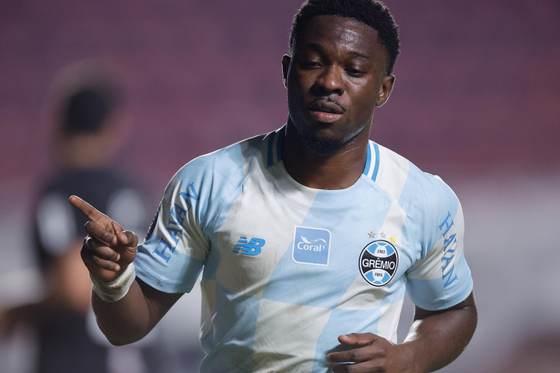 0-3. Gremio golea a domicilio a Deportivo Riestra y entra en carrera por los octavos