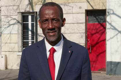 El nuevo alcalde de Saint-Denis, hijo de la migración africana y de una izquierda dividida