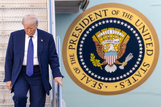 Trump cambia de planes y vuela en el antiguo Air Force One en lugar del nuevo avión catarí