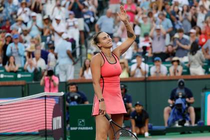 Sabalenka remonta a Rybakina y conquista Indian Wells en su tercer asalto