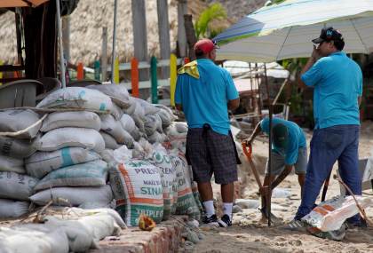 El huracán Simón, como categoría 4, se aproxima a las costas mexicanas de Jalisco y Colima