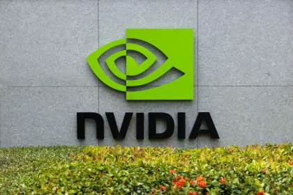 Acciones de Nvidia suben un 6,5 % en la apertura tras superar expectativas en resultados