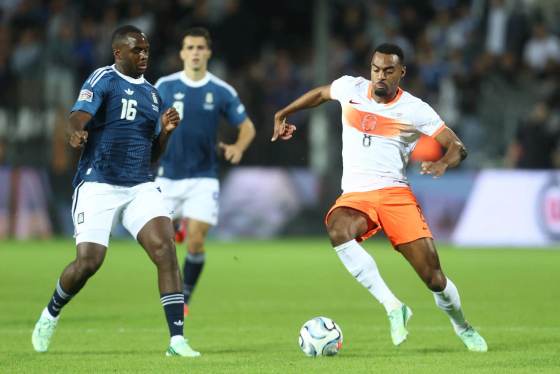 2-2. Xavi resucita a Países Bajos y frena a Grecia