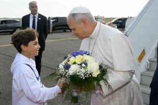 El papa en Metz: Invocar el nombre de Dios para legitimar la violencia es una profanación