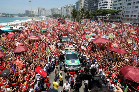Lula reúne a miles en Río y se muestra convencido de su victoria en la segunda vuelta