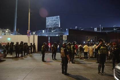 Al menos 60 heridos al caer la parede de una tribuna del estadio de Alianza Lima