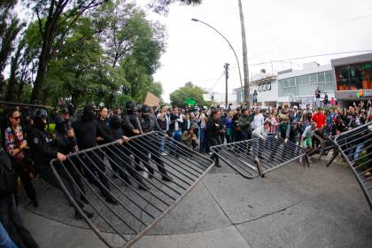 Miles de mexicanos marchan para exigir una alerta sanitaria por agua sucia en Guadalajara