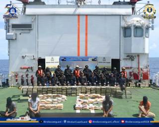 La India incauta media tonelada de heroína y metanfetamina en un barco en el mar Arábigo