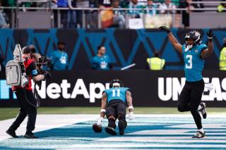 19-17. La sangre fría de Cam Little castiga a los Eagles en el último suspiro