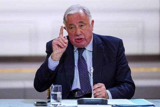 El presidente del Senado francés opina que por los disturbios "puede plantearse" prohibir al LFI
