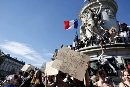 Las protestas estudiantiles acorralan a un Gobierno francés debilitado ante los mercados