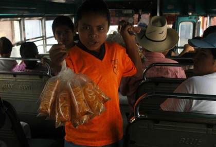 Más de un millón de niños y adolescentes trabajan en Honduras empujados por la pobreza