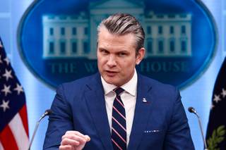 Hegseth afirma que "hay opciones" al ser preguntado por la posible captura de Díaz-Canel