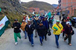 Marcha de indígenas llega cerca de La Paz tras 24 días de caminata contra ley de tierras