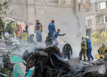 Sube a cinco la cifra de muertos y a 44 la de heridos en el ataque ruso masivo contra Kiev