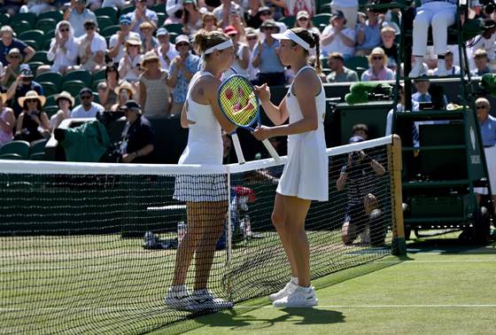 Mertens acaba con la racha de Bouzkova y llega a sus primeros cuartos en Wimbledon