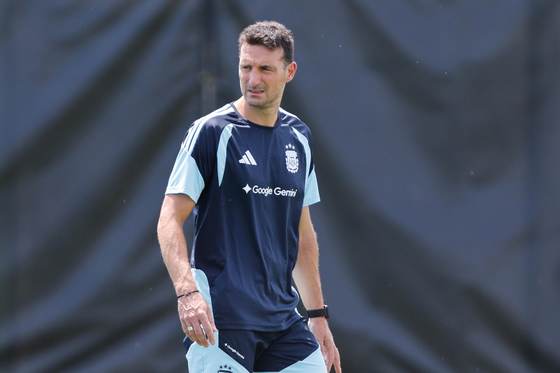 El encuentro número cien de Scaloni con la selección argentina, a la vista