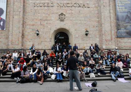 Clases en la calle, la protesta académica ante el retiro de obras de un museo colombiano