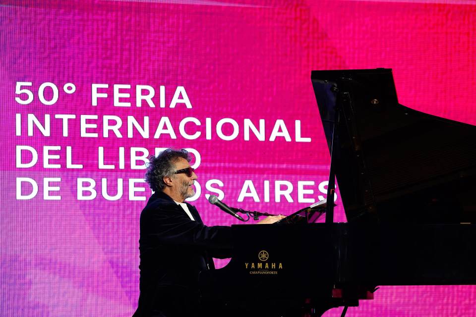 Fito Páez abre la 50 Feria del Libro de Buenos Aires con un concierto sorpresa