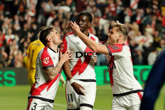 1-0. Nteka impulsa al Rayo ante un Elche con diez jugadores