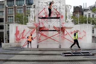 Una pintada de "genocidio" vandaliza un monumento en Ámsterdam en día de recuerdo a caídos