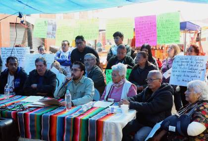 Vecinos acampan un año frente al edificio del que fueron desalojados en Ciudad de México