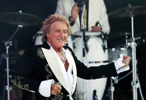 Rod Stewart felicita al rey Carlos III por "poner en su sitio" al "canalla" de Trump