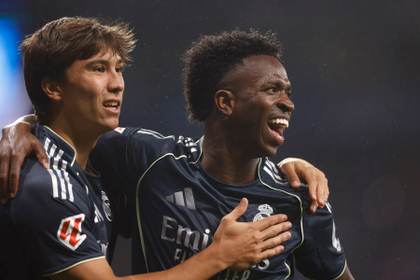 Vinicius aplaza el alirón y el Oviedo se asoma a Segunda