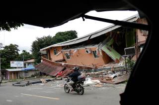 La entrega de ayuda tras el terremoto en Panamá se agiliza con recuperación de carreteras