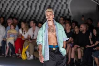 La comunión de Willy Chavarría con la moda, en la semana de París