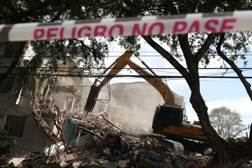 La ciudad colombiana de Cali comienza a demoler edificios afectados por el terremoto
