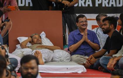 La Policía india hospitaliza por la fuerza a Wangchuk en el día 21 de su huelga de hambre