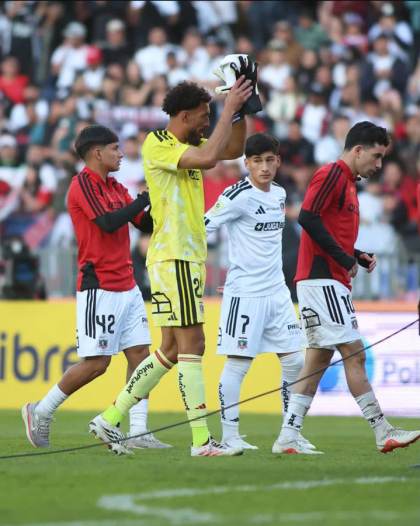 'Vozinha' no recibe goles en su estreno de la liga chilena con Colo Colo