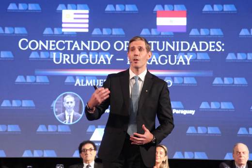 Ministro paraguayo destaca los ejes energético y forestal para inversiones extranjeras