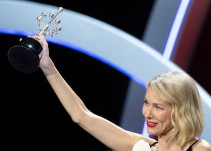 Naomi Watts recibe el Premio Donostia: "Las mujeres de mi edad necesitamos vernos en cine"
