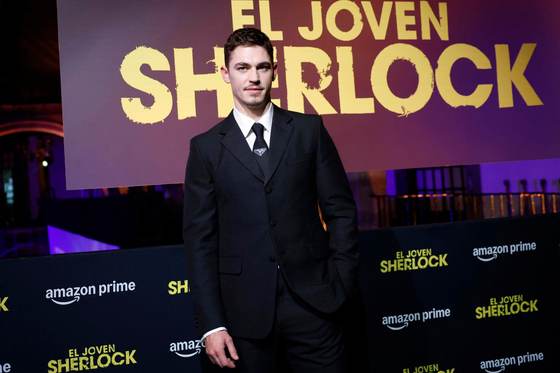 Hero Fiennes Tiffin: “Sherlock Holmes también puede ser mujer o de otro país”