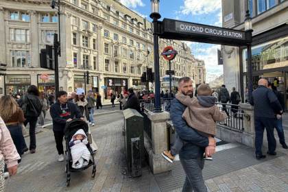 Londres peatonaliza su corazón comercial de Oxford Street