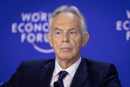 El exlíder laborista Tony Blair plantea a Burnham un plan para volver a la UE en una década