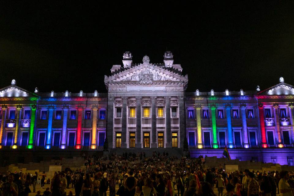 La comunidad LGTBI vuelve a marchar en Uruguay y exige vivir con dignidad