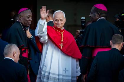 El papa pide en Angola a la Iglesia que huya de los privilegios y no se aleje del pueblo