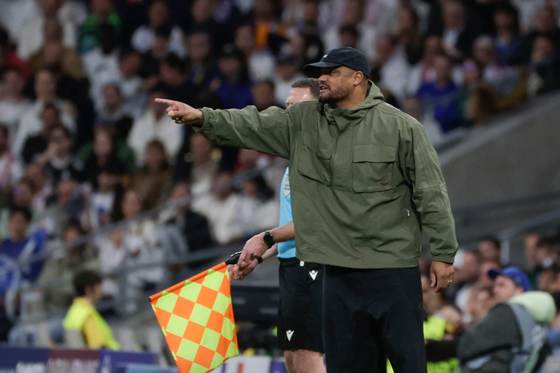 Kompany: "Neuer es uno de los elegidos, pero Courtois me gusta mucho también"