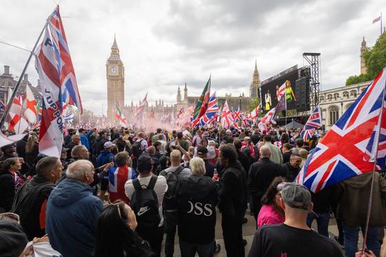 La ultraderecha británica vuelve a hacer una demostración de fuerza en el centro de Londres