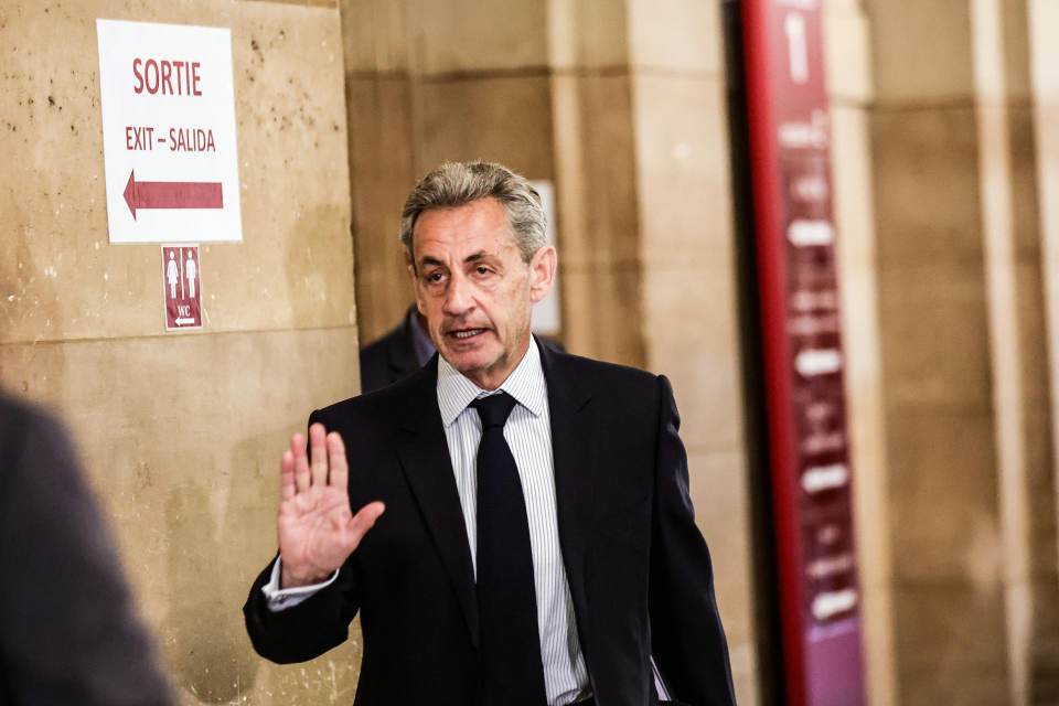 Un Sarkozy crispado niega en el tribunal las imputaciones lanzadas por su ex brazo derecho