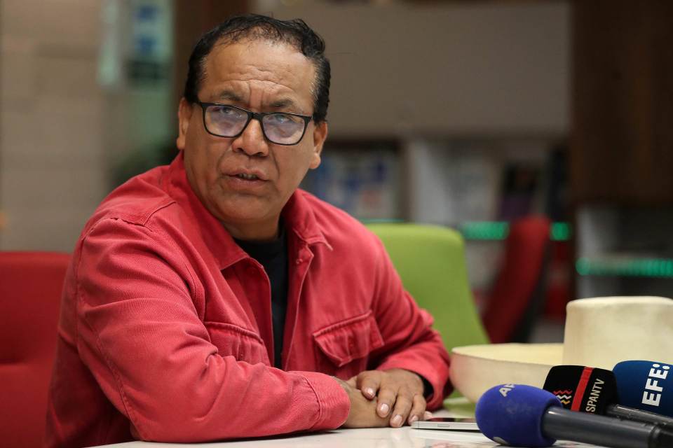 Izquierdista Sánchez tacha de "ilegítimo" el triunfo presidencial de Fujimori en Perú