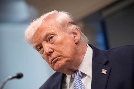 Trump asegura que está en "negociaciones intensas" con Irán a cuatro horas del plazo