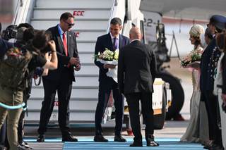 El protocolo turco tenía preparado un ramo de flores para Begoña Gómez en Ankara