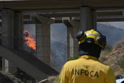 Incendio de Almería: 12 fallecidos y 23 no localizados en una jornada de búsqueda y luto